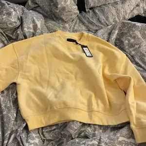 Jätte fin sweatshirt från lager 157💕  Den är i storlek xs/s och aldrig använd 