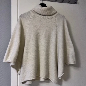 Stickad zara tröja  - Säljer denna stickade från zara! Storlek s💖