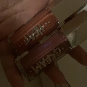Gloss bomb av fenty  - 100kr per