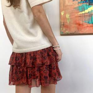 Volang kjol från zara !  Köpt för 350  (Lånade bilder)