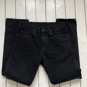 Carhartt WIP Jeans - Modell: Pontiac Pant Black one wash.  Endast använda ett fåtal gånger. 