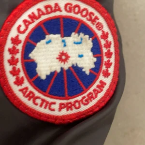 Canada goose Lodge Hoody  - tjena! säljer en canada goose lodge hoody svart helt ny skicka i storlek M 