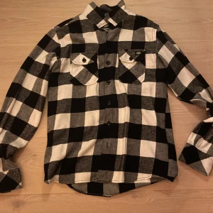 Dickies skjorta - Aldrig använd. Pris kan diskuteras 