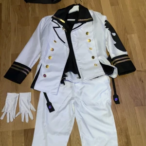 Mikaela hyakyua kostym - Säljer min mikaela hyakyua kostym, köpt februari 2023 och använd ett par gånger plus 1 gång på konvent men i bra skick :)