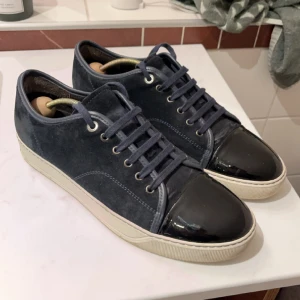 Lanvins  - Hej, lägger ut dessa för en intressekoll. Jag är ute efter att byta mina lanvins mot ett par valentino flycrews och jag lägger lite emellan:) tveka inte på att höra av dig //Fabian 