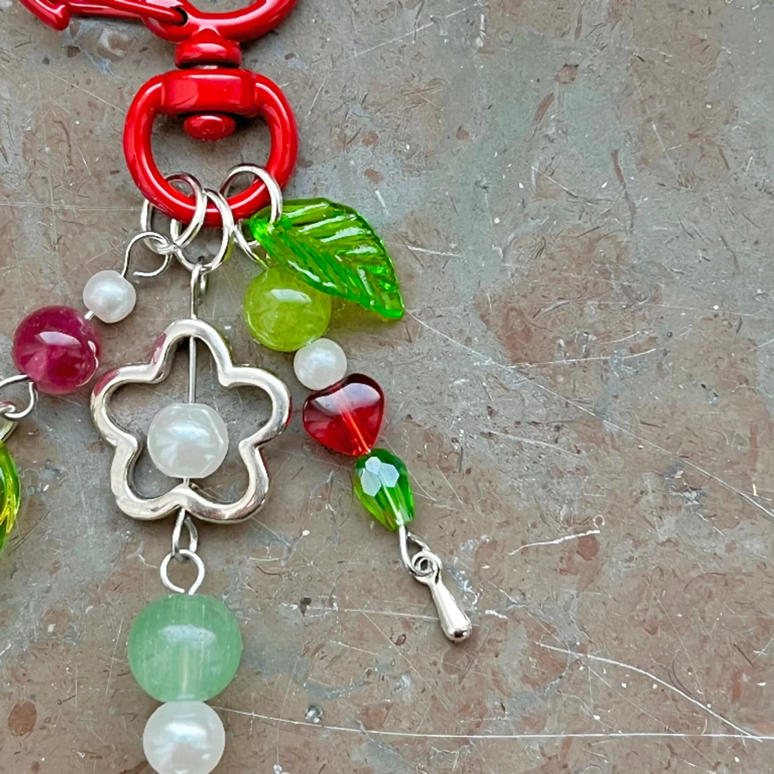 Jordgubbs nyckelring 🍓 - 90