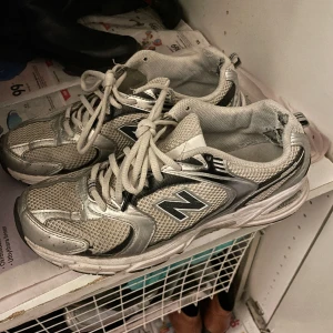 New balance 530 - New balance 530 storlek 41, ny pris 1300. Inte till användning längre. Lite sliten inuti.