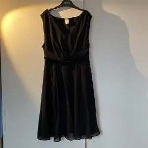 Fin svart klänning! 🤩Köpt secondhand från sellpy, aldrig använt 