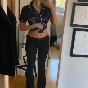 Lee jeans  - Säljer mina jätte fina lågmidjade lee jeans då jag tycker dem sitter lite tajt i midjan 
