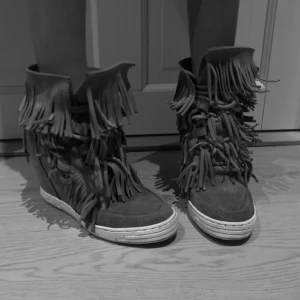 Fransyskor  - Super snygga trendiga fransskor!  Finns att köpa på secondwear.uf på Instagram! 