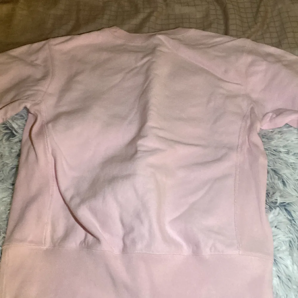 En rosa tröja som är bara använt några få gånger.. Hoodies.