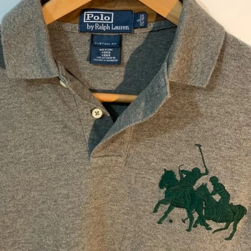 Ralph Lauren Long-sleeve tshirt. Size is S. Used few times. In a very good condition. Very comfortable material. I am recommending. . T-shirts.