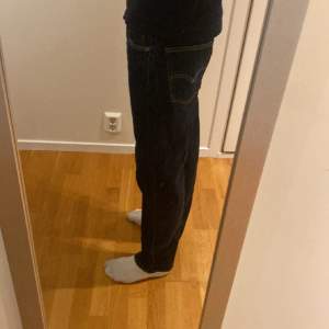 Hittade några gamla Levis jeans i garderoben som jag aldrig använt. Jag är 184 och dom sitter perfekt i längden. Levis 514