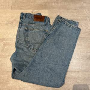 Säljer dessa jeans i bra kvalitet Pris kan diskuteras