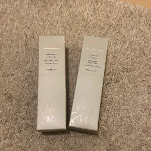 Ansiktsmasker - Två ansiktsmasker från Monsun. En är obruten förpackning och den andra är enbart testad en gång. Båda för 90kr 💕
