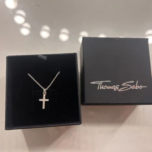 Thomas Sabo Halsband  - Halsbandet är i nyskick och inga tecken på användning, nypris är ca 700/800 och pris kan diskuteras 💓