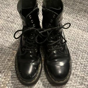 Dr Martens Jadon  - Intresse koll på mina dr. Martens. Välanvända men fint skick💕