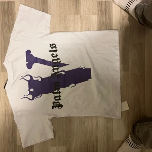 Tröja  - Priset går att diskutera   400kr 