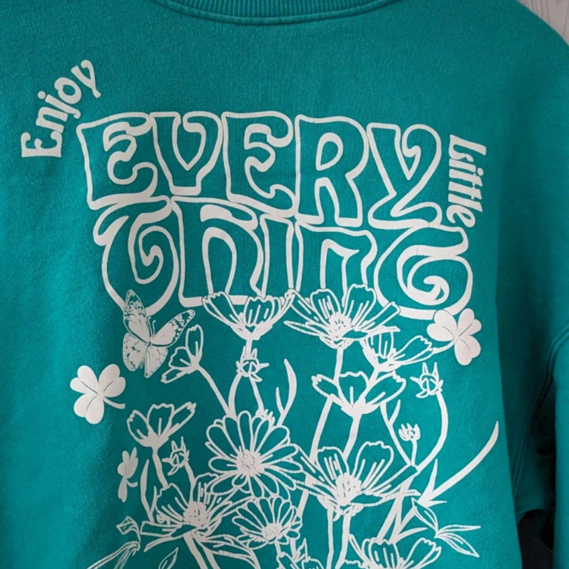 Grön sweatshirt med blommönster,L - 91