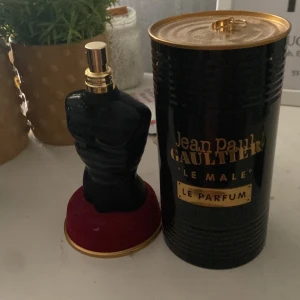 Jean Paul Le Male - Ungefär 95 ml kvar, pris kan diskuteras, säljer pga att det inte kommer till användning 