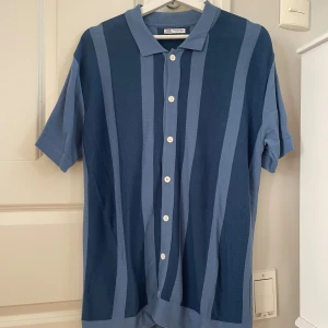 Tröja Zara - Sjukt snygg tröja ifrån Zara. Sparsamt använd och inga som helst defekter!  Storlek: M