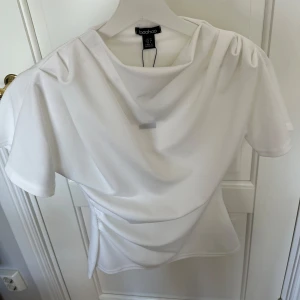 Topp - Superfin topp från boohoo som endast testad med prislapp kvar💕👌🏼