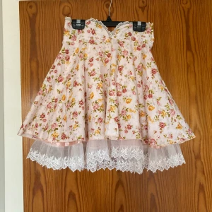 Kjol kawaii yumetenbo/ Deary / DreamV harajuku japan - Super fin kjol jag inte hunnit bära! Midja ca 65-67cm. Hittar inga defekter!