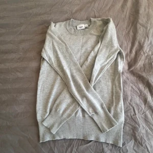 sticka tröja - tunn stickad tröja som är super skön och jätte bra skick❤️