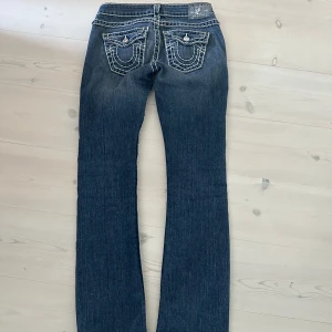 True religion low waist jeans  - En gång använda low waist true religion jeans. Jeansen är storlek 26 och 82 cm långa. 