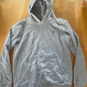 Lyle&Scott Hoodie - Bra skick. Storlek 14/15 år