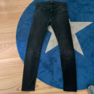 Lee jeans - Lee jeans i storlek 30midja 32längd. Bra skick