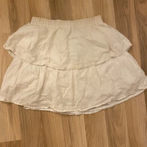 Kjol - Ganska använd kjol från hm 