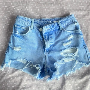Jeans shorts  - Säljer dessa super snygga jeansshorts då de inte passar mig längre. 🌸