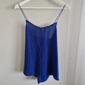 Linne  - Köpt i London, uppskattar storleken till M. Mycket bra skick. 