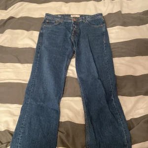 Jack & jones jeans - Blå jack & joans jeans loose/ chris storlek 31/32 aldrig använda eftersom de va för små för mig. Kan frakta
