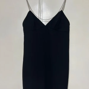 Klänning från zara storlek S  - Säljer en super fin mini klänning från zara storlek S , använd bara en gång såå som ny  Pris kan diskuteras vid snabb affär 