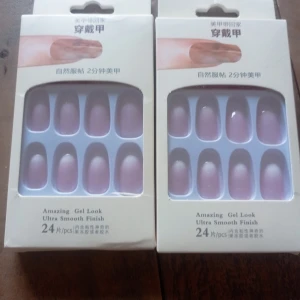 Lösnaglar  - Mellan långa lösnaglar.Ljust rosa.