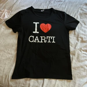 I love carti tshirt - Köpt på plick, aldrig använd av mig 