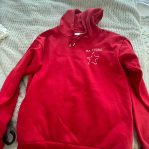 Gina tricot hodie - Gina tricot hodie nästan inte alls andvänd