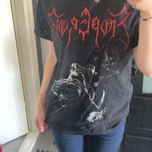 Emperor Rider t-shirt - En as frän Emperor tröja som har används ett antal gånger men är i bra skick! Finns endast ett litet hål men inget man märker av när tröjan är på! Säljer då jag tänkt köpa en annan Emperor tröja! 💪🏻