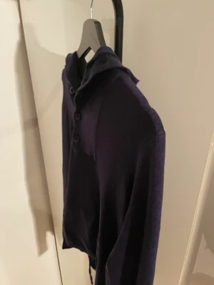 Kashmir hoodie  - Tja! Säljer min Kashmir hoodie me knappar nypris 1700