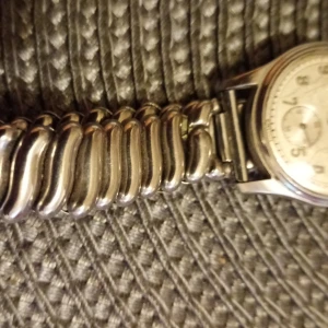 Vintage Arco swiss made, 30 mm - Vintage herr klocka Arco swiss made med stål rem.Glaset sönder alt repigt o nytt batteri alt mekanik.