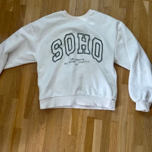 Sweater Gina tricot  - Säljer min tjocktröja från Gina tricot eftersom den inte kommer till användning! Tröjan är i storlek xs och i bra skick! Ordinarie pris 300kr💕