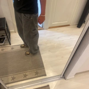 Baggy grå dickes jeans - Baggy dickes jeans köpta i london 