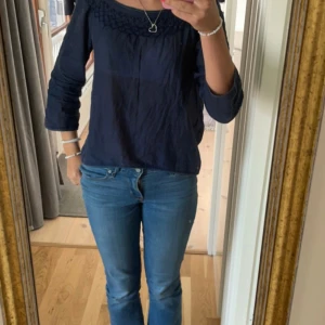 Blus - Säljer denna jätte fina mörkblåa blus från Odd Molly