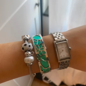 Armband - Justerbart Armband från Altesse Les Georgettes🩵Använder inte längre. orginalpris: 899kr