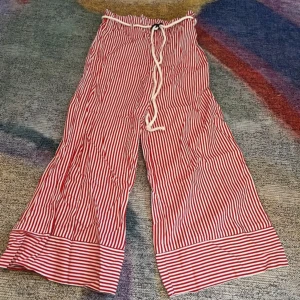 Pepe jeans sommar byxor  - Använd bara några gånger. Passar perfekt till sommaren, storlek 140cm 