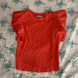 Skitsnygg topp - Korallfärgad skitsnygg topp! (inte orange som på bilden) passar perfekt nu till sommaren!😍