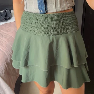 Volang kjol - Grön volang kjol, som jag köpte i en liten butik i Italien, de står varken märket eller storleken, men skulle gissa på S/M