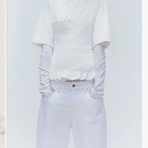 Smockad topp - ALDRIG ANDVÄND!! Säljer då jag behöver en mindre storlek 